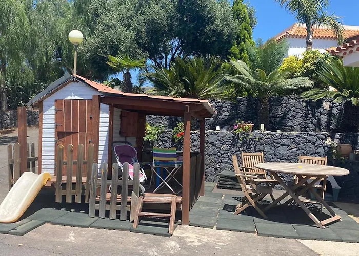 Dolores En Adeje * أذيخي