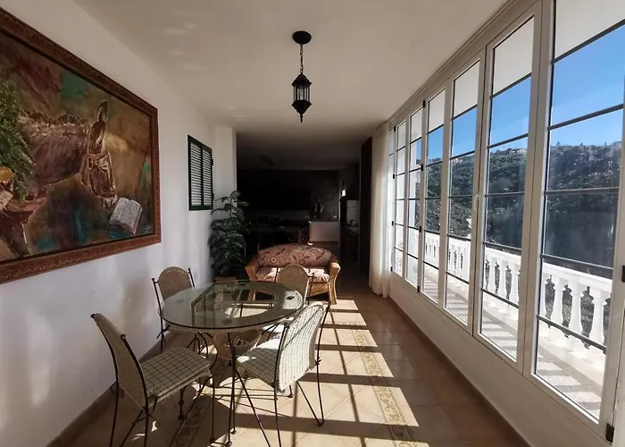 Dolores En Adeje * أذيخي