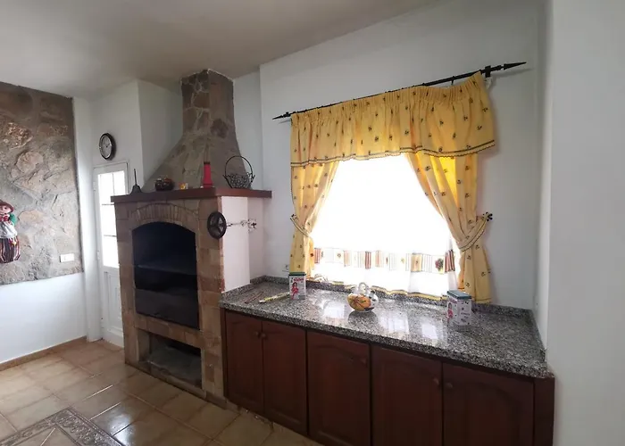 Dolores En Adeje أذيخي