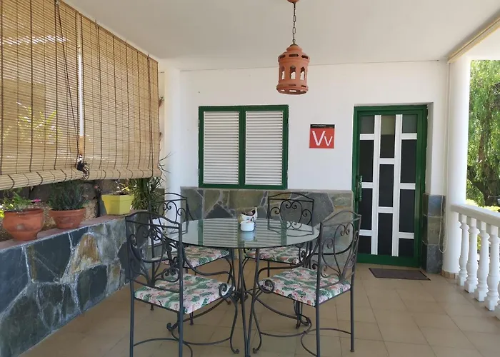 Dolores En Adeje * أذيخي