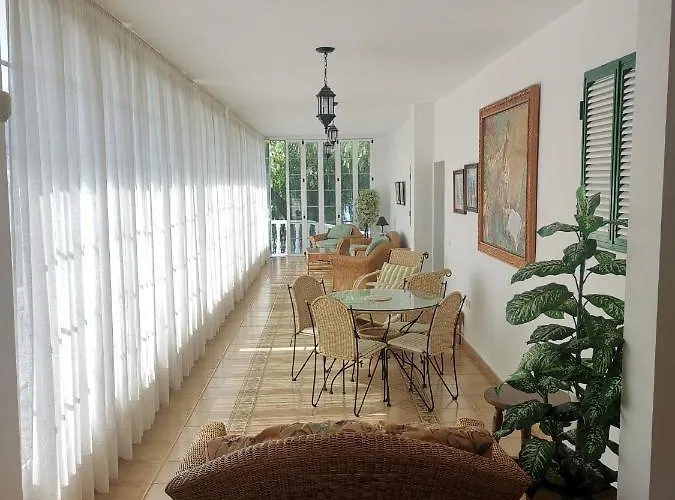 Dolores En Adeje أذيخي